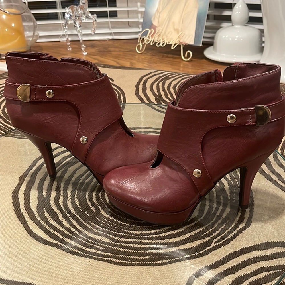 Nice ankle shoe/boot hardly worn